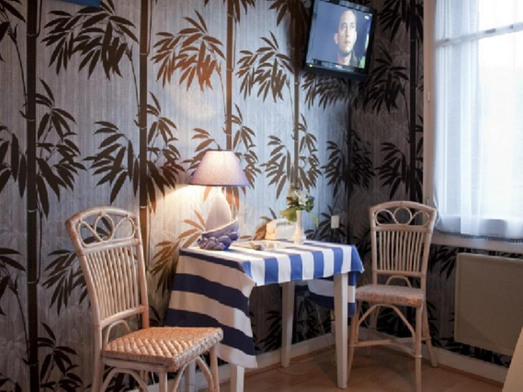Logis Hotel Les Tilleuls Saint-Cirgues-de-Jordanne Екстер'єр фото