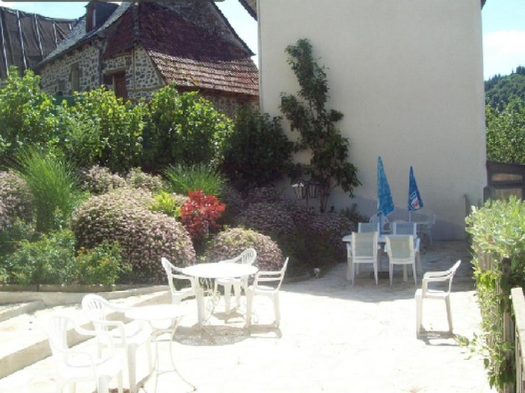 Logis Hotel Les Tilleuls Saint-Cirgues-de-Jordanne Екстер'єр фото