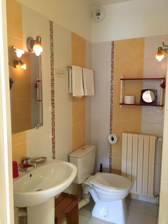 Logis Hotel Les Tilleuls Saint-Cirgues-de-Jordanne Екстер'єр фото