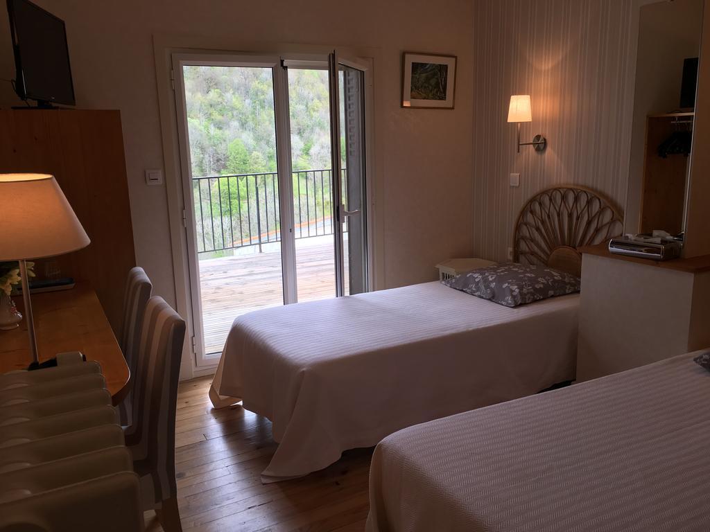 Logis Hotel Les Tilleuls Saint-Cirgues-de-Jordanne Екстер'єр фото