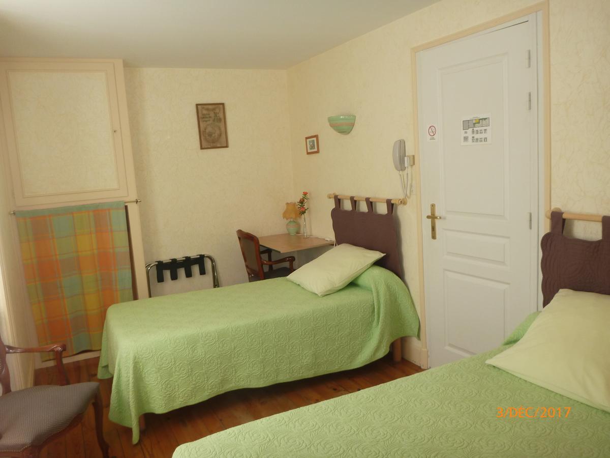 Logis Hotel Les Tilleuls Saint-Cirgues-de-Jordanne Екстер'єр фото