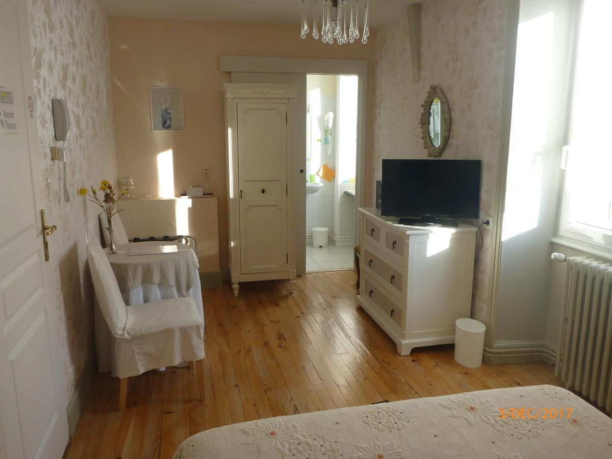 Logis Hotel Les Tilleuls Saint-Cirgues-de-Jordanne Екстер'єр фото