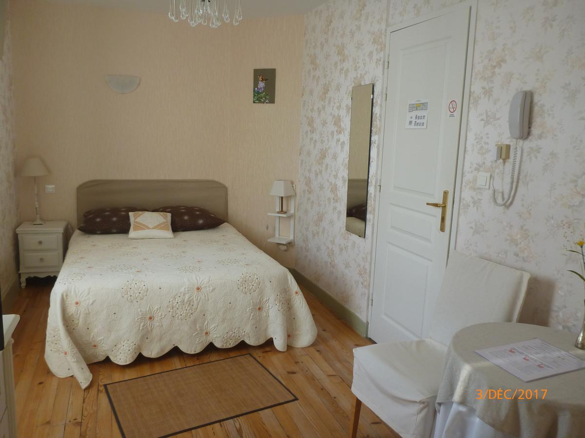 Logis Hotel Les Tilleuls Saint-Cirgues-de-Jordanne Екстер'єр фото